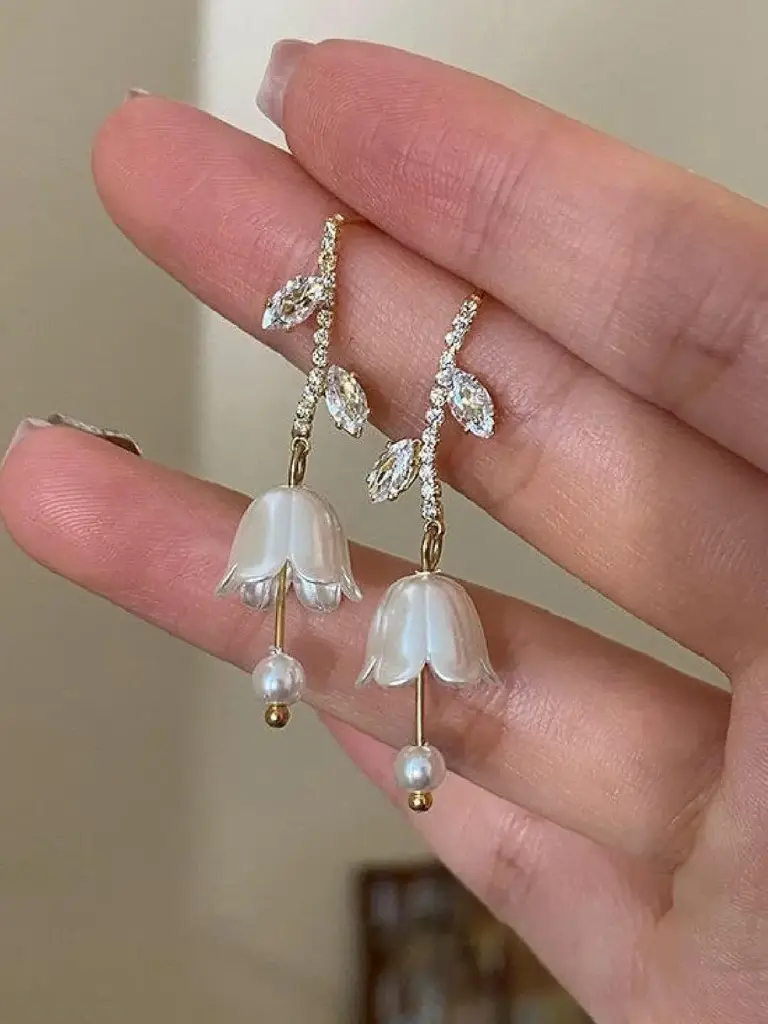 Pearls Bloom drops earrings